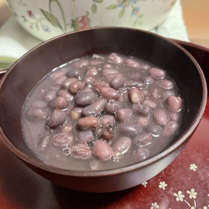小豆から作る方法に自信が無かったので、こちらのレシピを参考にさせていただきました！
柔らかく美味しく出来ました！